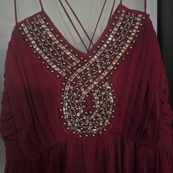 NWOT motherhood maternity burgundy gown size medium - Picture 2 of 5